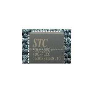 STC12LE5404AD-35C-PLCC32